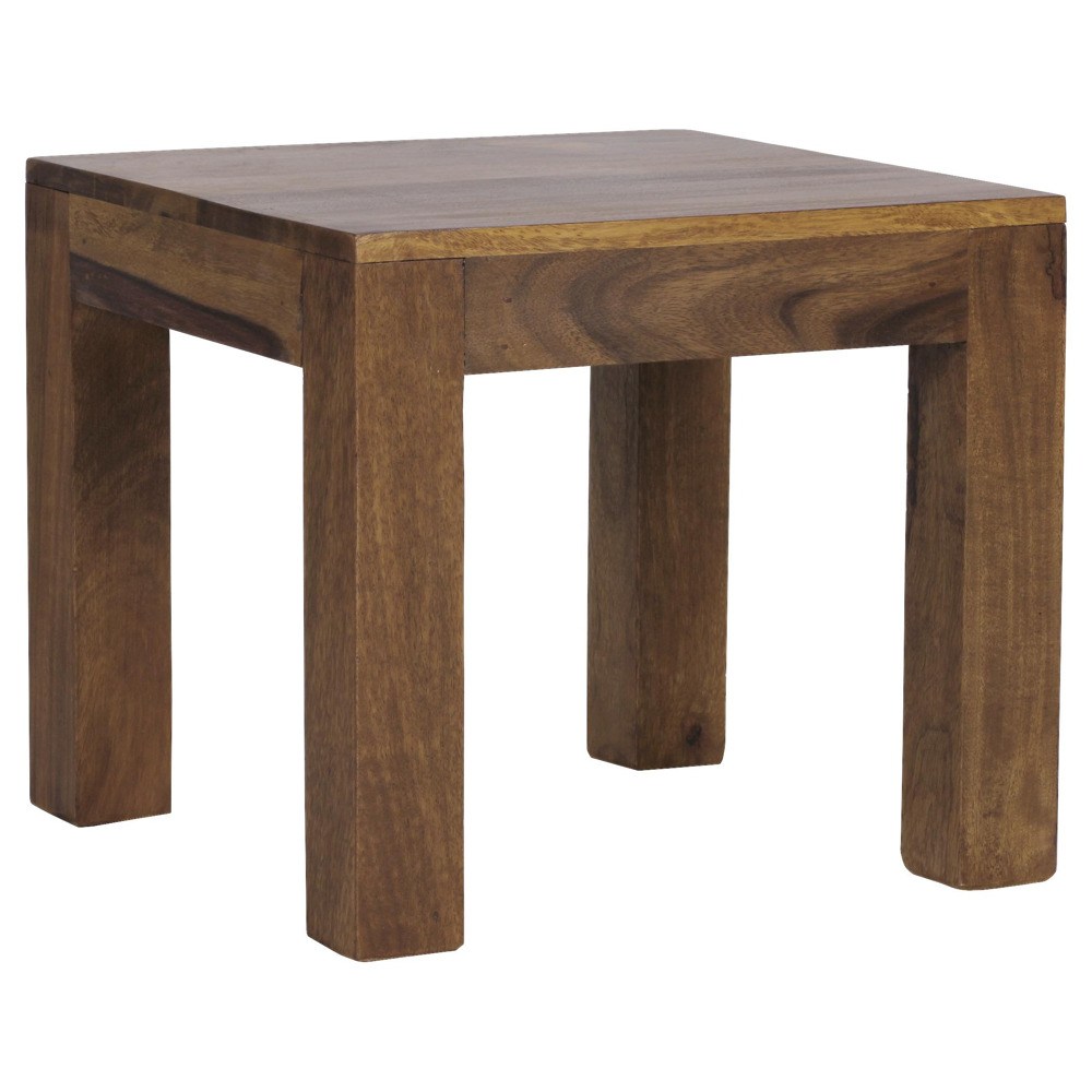 Toto zboží je k dispozici pouze ONLINE. Tento konferenční stolek hranatého tvaru z masivního sheeshamu (palisandru) zaujme minimalistickým stylem a vysokou kvalitou. S rozměry cca 45 x 40 x 45 cm (Š x V x H) a maximální nosností 50 kg se praktické hodnoty setkávají s nadčasovým designem. Masivní dřevo ze odpovědného lesnictví z Indie dodává nábytku osobitý vzhled díky jedinečné kresbě dřeva. Čtyři robustní nohy dodávají stolku stabilitu. Stolní deska o tloušťce asi 15 mm nabízí dostatek prostoru pro nápoje