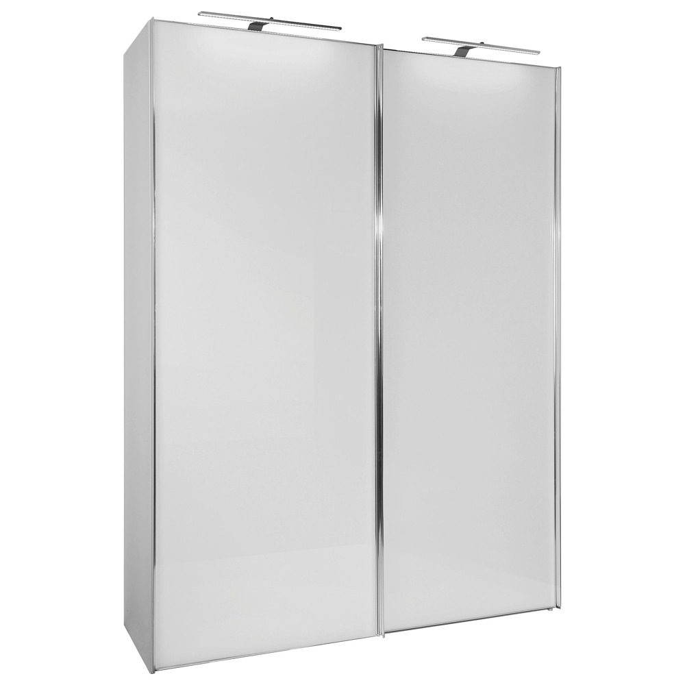 Tato moderní šatní skříň s korpusem v bílém dekoru a se skleněnými dveřmi alpské bílé barvy přináší do ložnice funkčnost a elegantní vzhled. Kovové úchyty chromové barvy doplňují celkový design. Velký šatník o rozměrech cca 225 x 222 x 68 cm (Š / V / H) je vybaven 2 posuvnými dveřmi