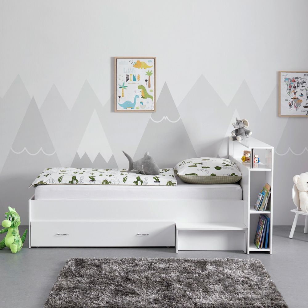 Tento výrobek je k dispozici POUZE ONLINE. Tato dětská a juniorská postel v bílé barvě nabízí pohodlné místo na spaní po mnoho let. Díky atraktivnímu vzhledu a mnohým praktickým detailem je tato postel ideální volbou pro vaše