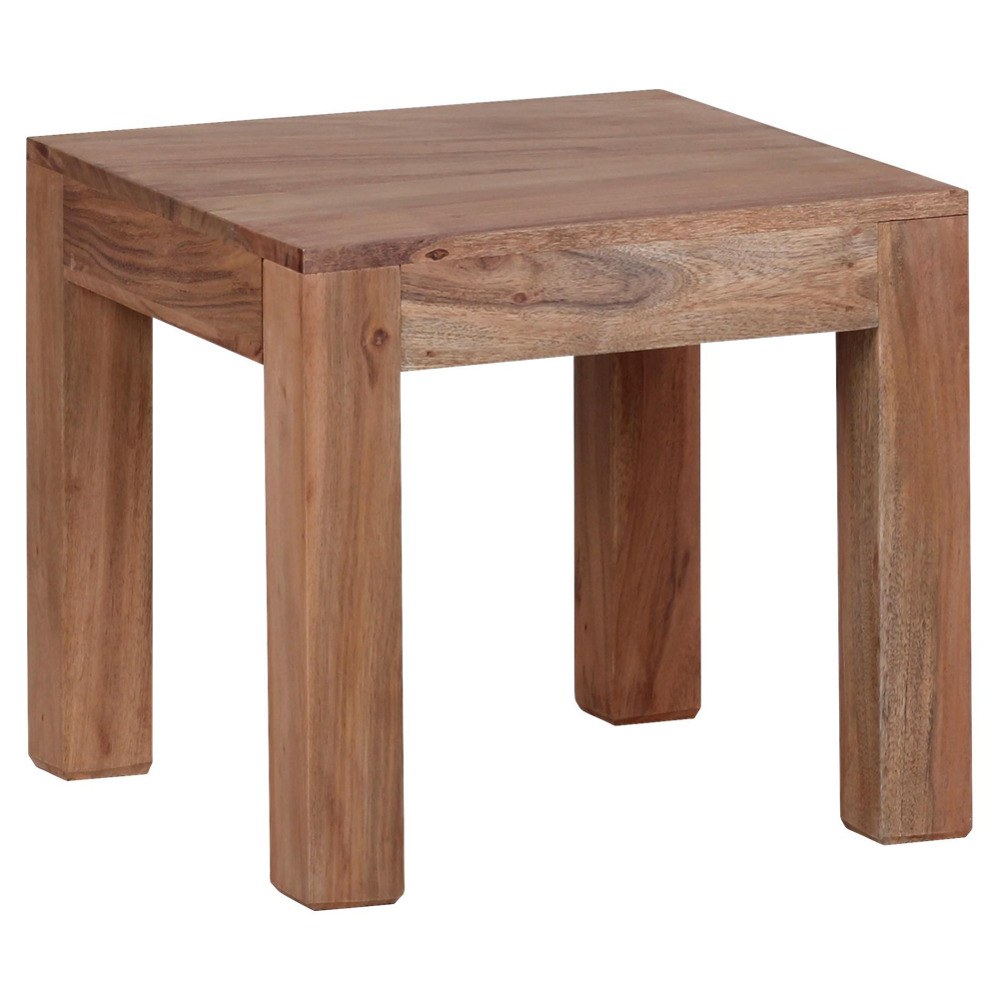 Toto zboží je k dispozici pouze ONLINE. Tento konferenční stolek hranatého tvaru z masivní akácie zaujme minimalistickým stylem a vysokou kvalitou. S rozměry cca 45 x 40 x 45 cm (Š x V x H) a maximální nosností 50 kg se praktické hodnoty setkávají s nadčasovým designem. Masivní dřevo ze odpovědného lesnictví z Indie dodává nábytku osobitý vzhled díky jedinečné kresbě dřeva. Čtyři robustní nohy dodávají stolku stabilitu. Stolní deska o tloušťce asi 15 mm nabízí dostatek prostoru pro nápoje
